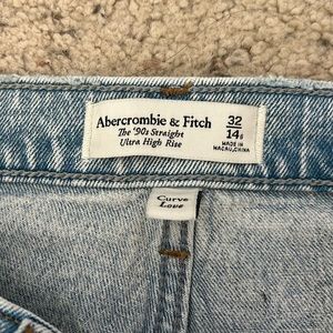 Abercrombie Short Length Curve Love 90s Straight Ultra High Rise 32 BNWOT